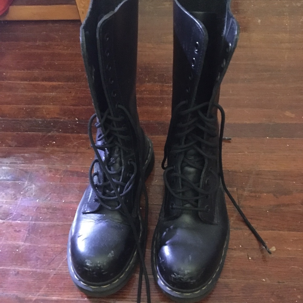 Dr. Doc Martens mid-calf lace up boots M7 / W8